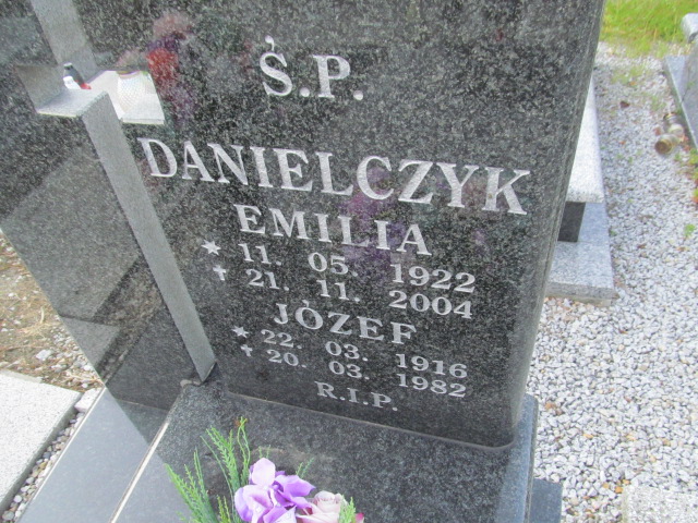 Emilia Danielczyk 1922 Wyry - Grobonet - Wyszukiwarka osób pochowanych